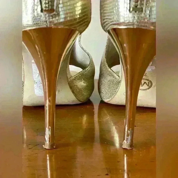 Michael Kors solid gold heels, size 7, leather upper - Picture 4 of 6